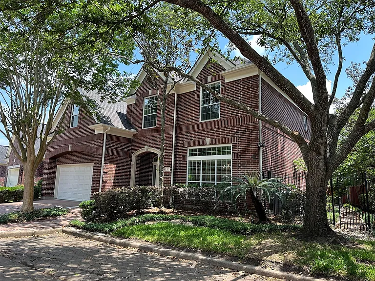 17 Ambleside Crescent Dr — Photo 1