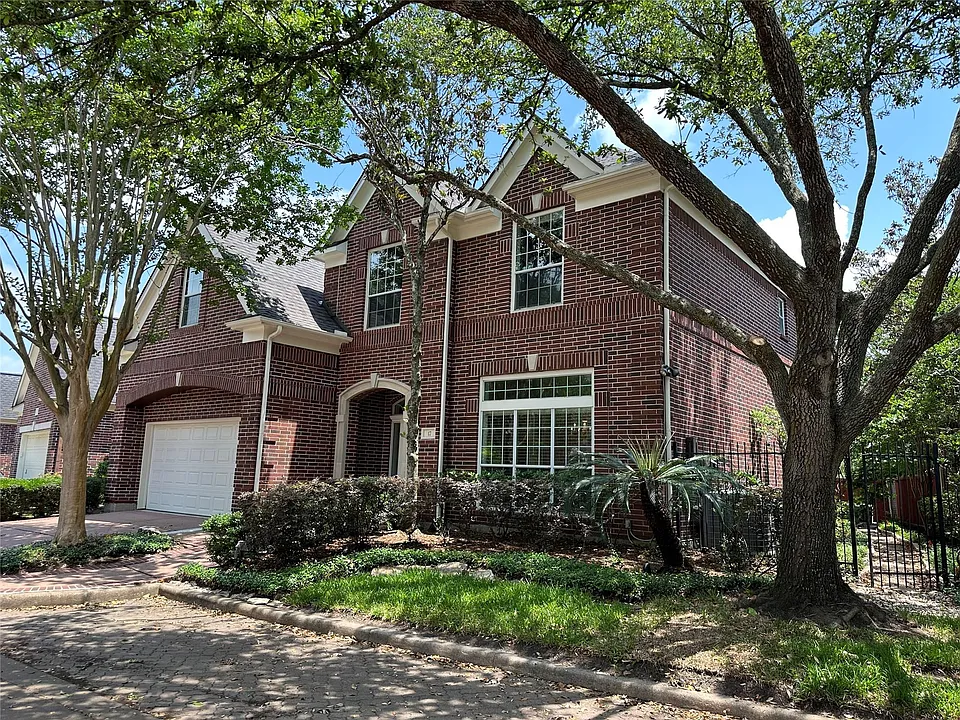 17 Ambleside Crescent Dr