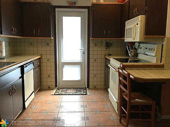 5th image of 342 SW 32nd Ter