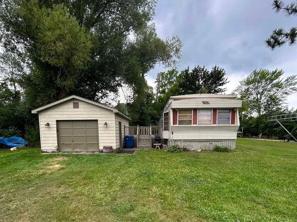 103 Lakeside Dr, Houghton Lake Heights, MI 48630