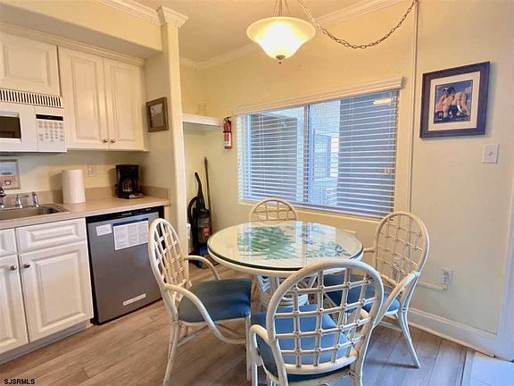 3rd image of 900 Wesley Ave #114