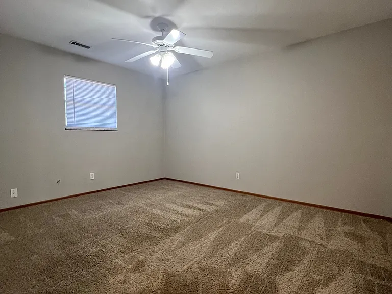 1123 Express Dr #3 — Photo 8