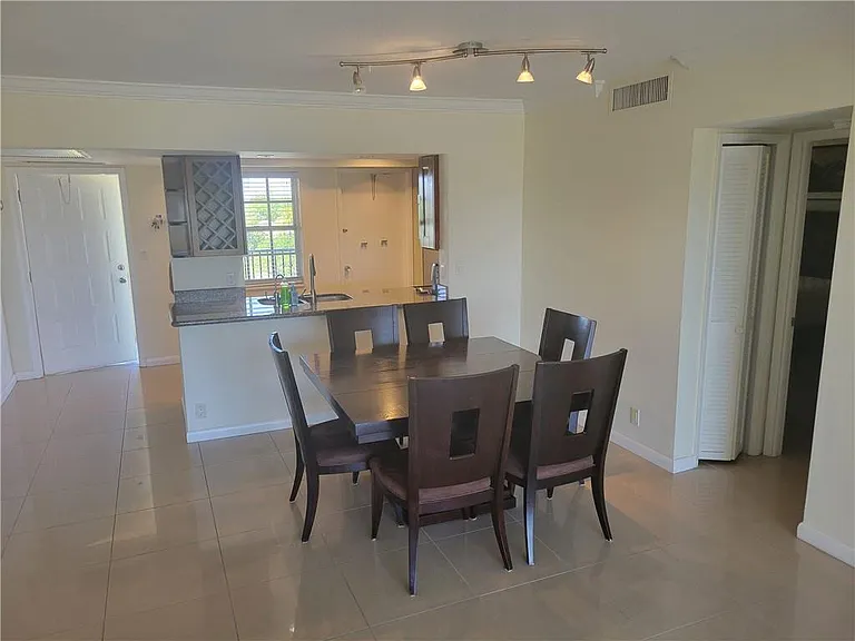 3050 N Palm Aire Dr #508 — Photo 3