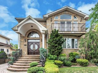 15212 12th Rd, Whitestone, NY 11357