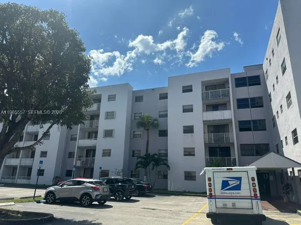 8185 NW 7th St APT 319, Miami, FL 33126