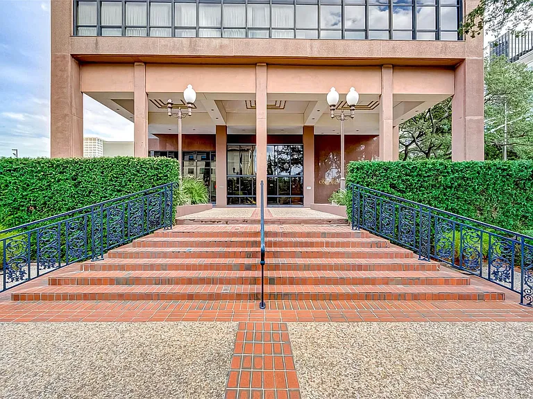5150 Hidalgo St #402 — Photo 8