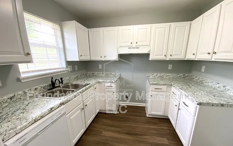 3 bed, 2.0 bath, 1288 sqft, $1,100 — Photo 4