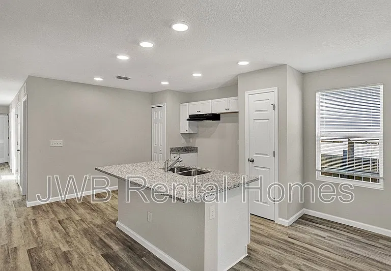 1362 Florida Ave — Photo 2