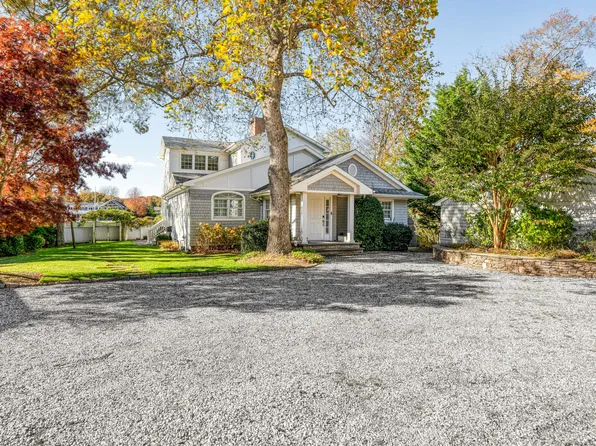 20 Penny Ln, Hampton Bays, NY 11946