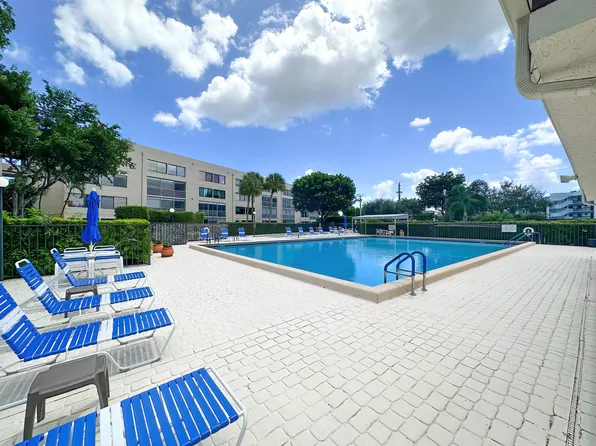 3154 Via Poinciana Dr, Lake Worth, FL