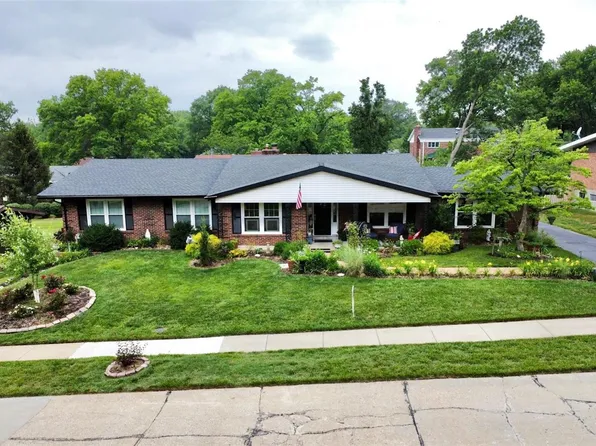 89 Burning Tree Dr, Chesterfield, MO 63017