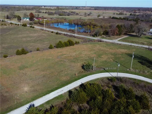 118-122 Bald Eagle Dr #126, Lacygne, KS 66040