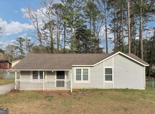 8890 Homewood Dr, Riverdale, GA
