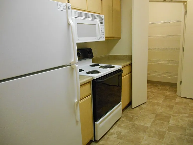 Oak Tree Apartments — Photo 27
