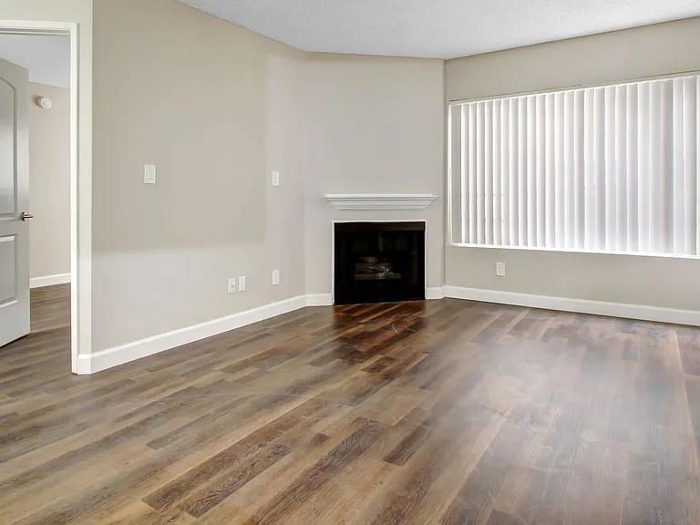 Tremont Apartments | 514 S Catalina St — Photo 7