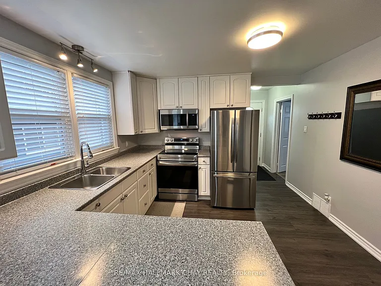 10 Bowman Ave #A — Photo 2