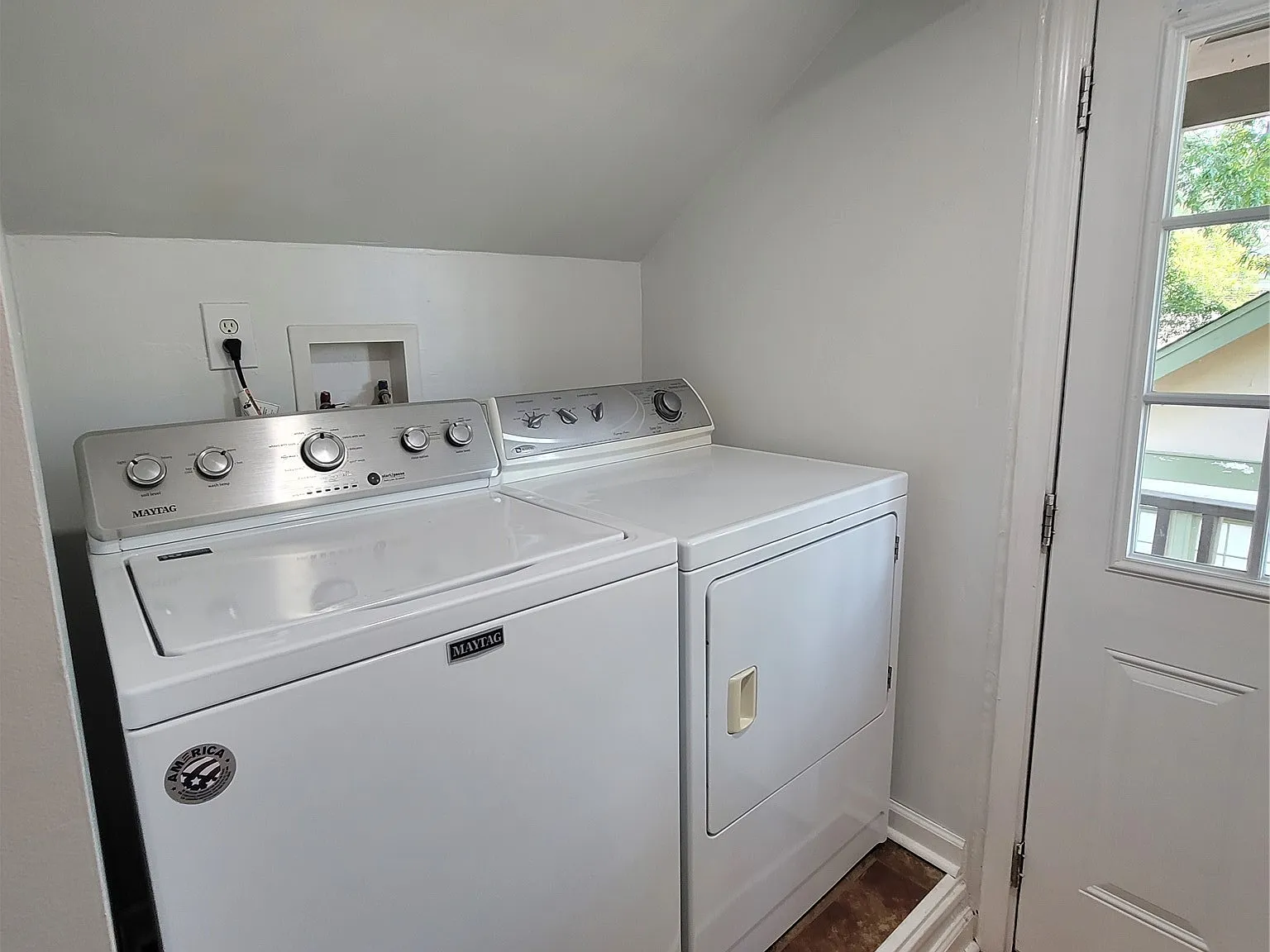 1 bed, 1.0 bath, 700 sqft, $1,150 — Photo 2
