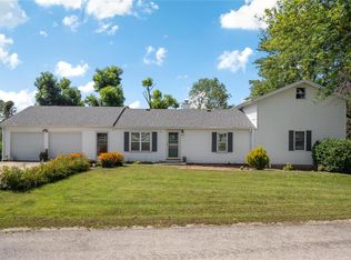 1053 Gilmore Lake Rd, Waterloo, IL 62298