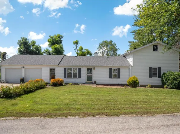 1053 Gilmore Lake Rd, Waterloo, IL 62298