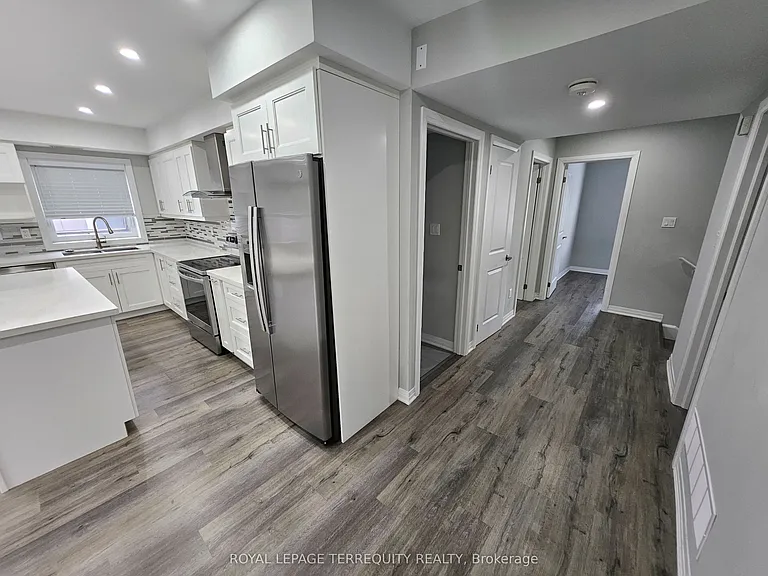 3392 Lake Shore Blvd W — Photo 2