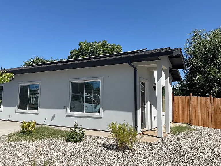 1505 Marshall Ln — Photo 1