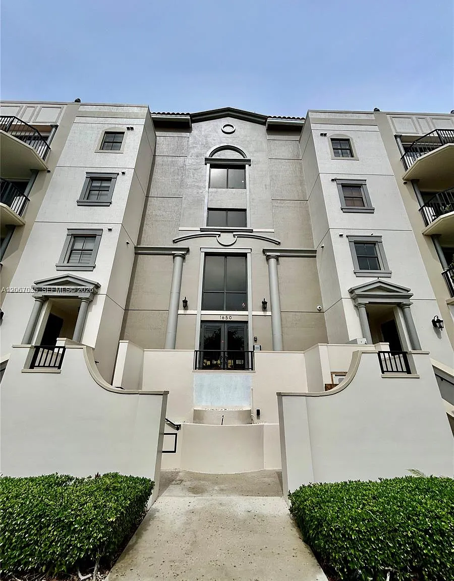 Village Park Condo — Photo 4