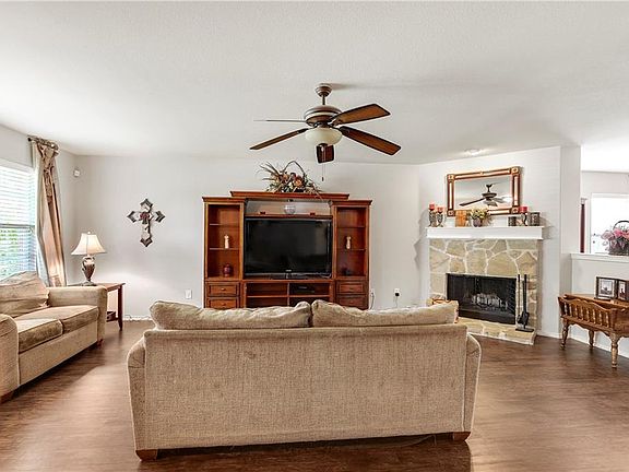 5th image of 807 Windflower Dr