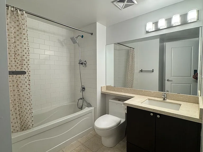 39 Upper Duke Cres #318 — Photo 10