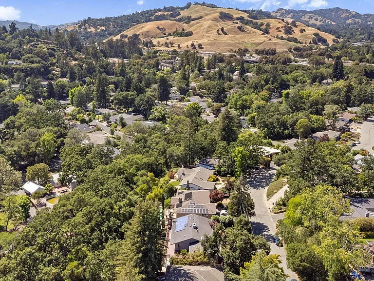 1021 Windsor Dr — Photo 35