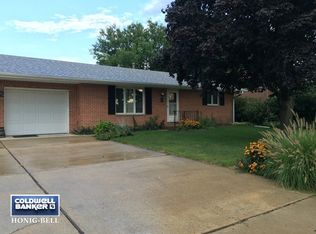 902 Carlisle Dr APT B, Rochelle, IL 61068