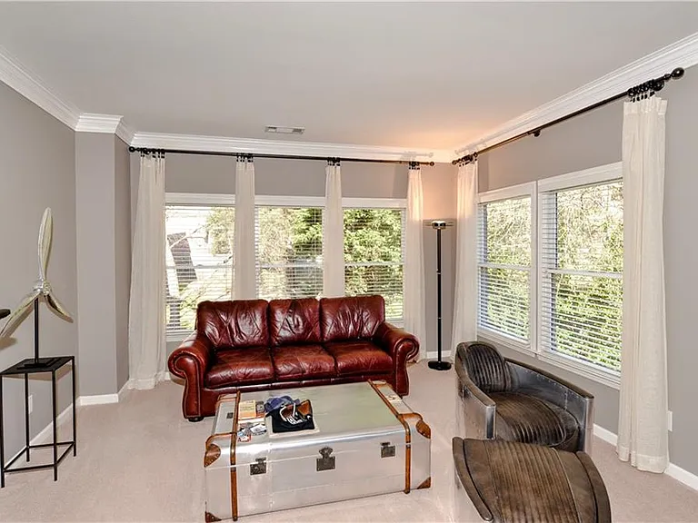265 Windsor Gate Cv — Photo 32