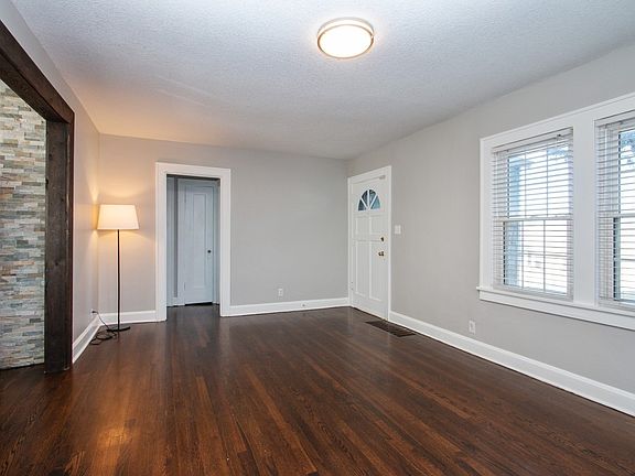 4th image of 4413 W 50th St