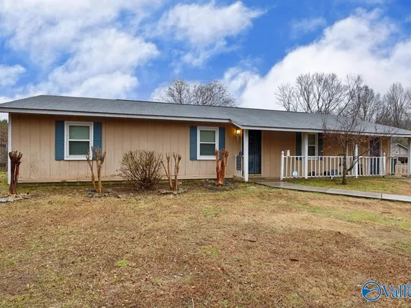 225 3rd St, Gurley, AL 35748
