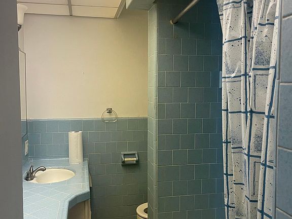 3rd image of 1653 W 84th St