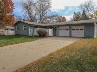 6017 Randolph St, Lincoln, NE 68510
