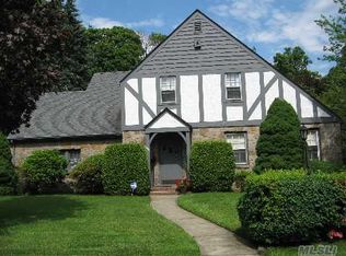 154 Delaware Ave, Freeport, NY 11520