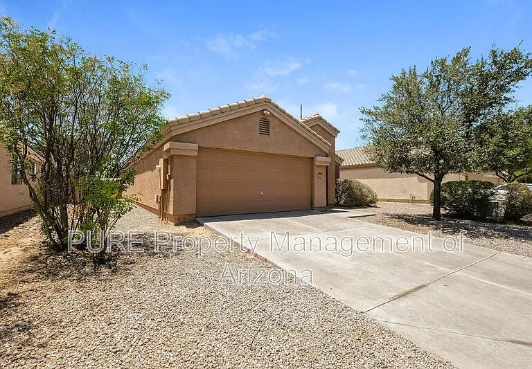 1816 S 106th Ln — Photo 4