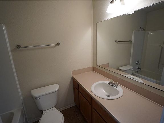 3rd image of 2224 Meadowlark Ln