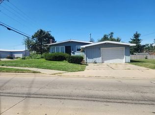 950 E St, Charleston, IL 61920