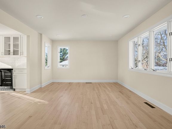 4th image of 16 SCHAAF ROAD