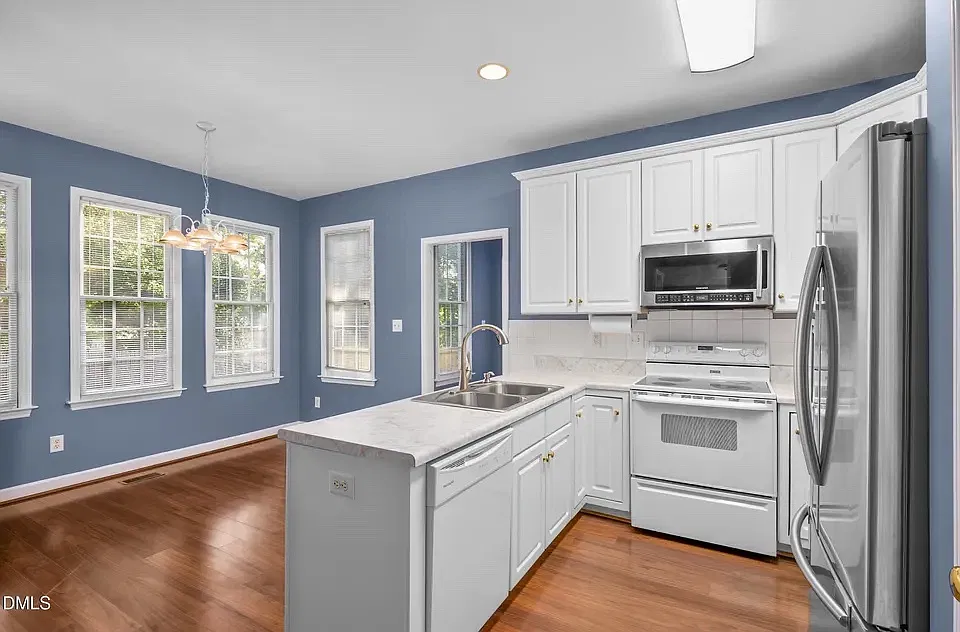 4 bed, 2.5 bath, 2067 sqft, $2,500 — Photo 3