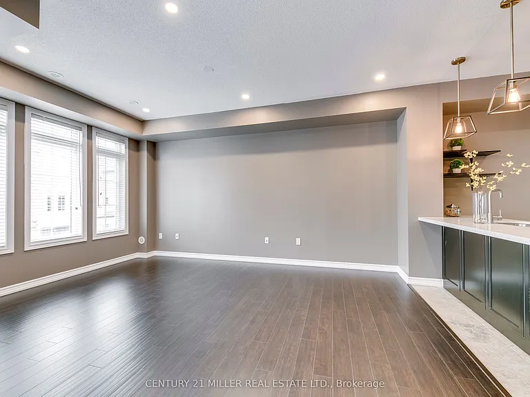 2435 Greenwich Dr #24 — Photo 11