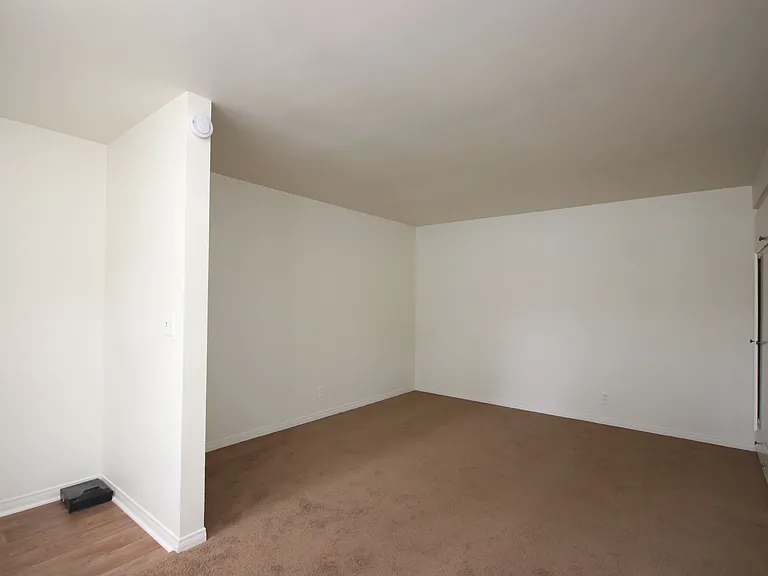 700 E Villa St #C — Photo 11