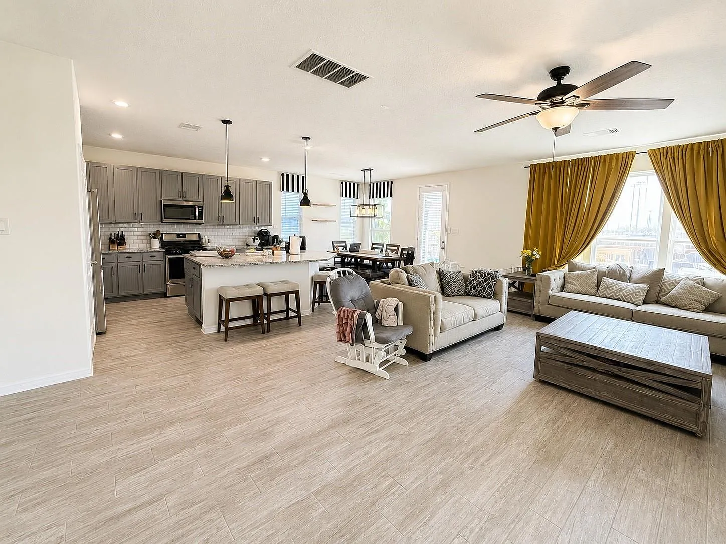 5 bed, 3.0 bath, 2680 sqft, $2,600 — Photo 3