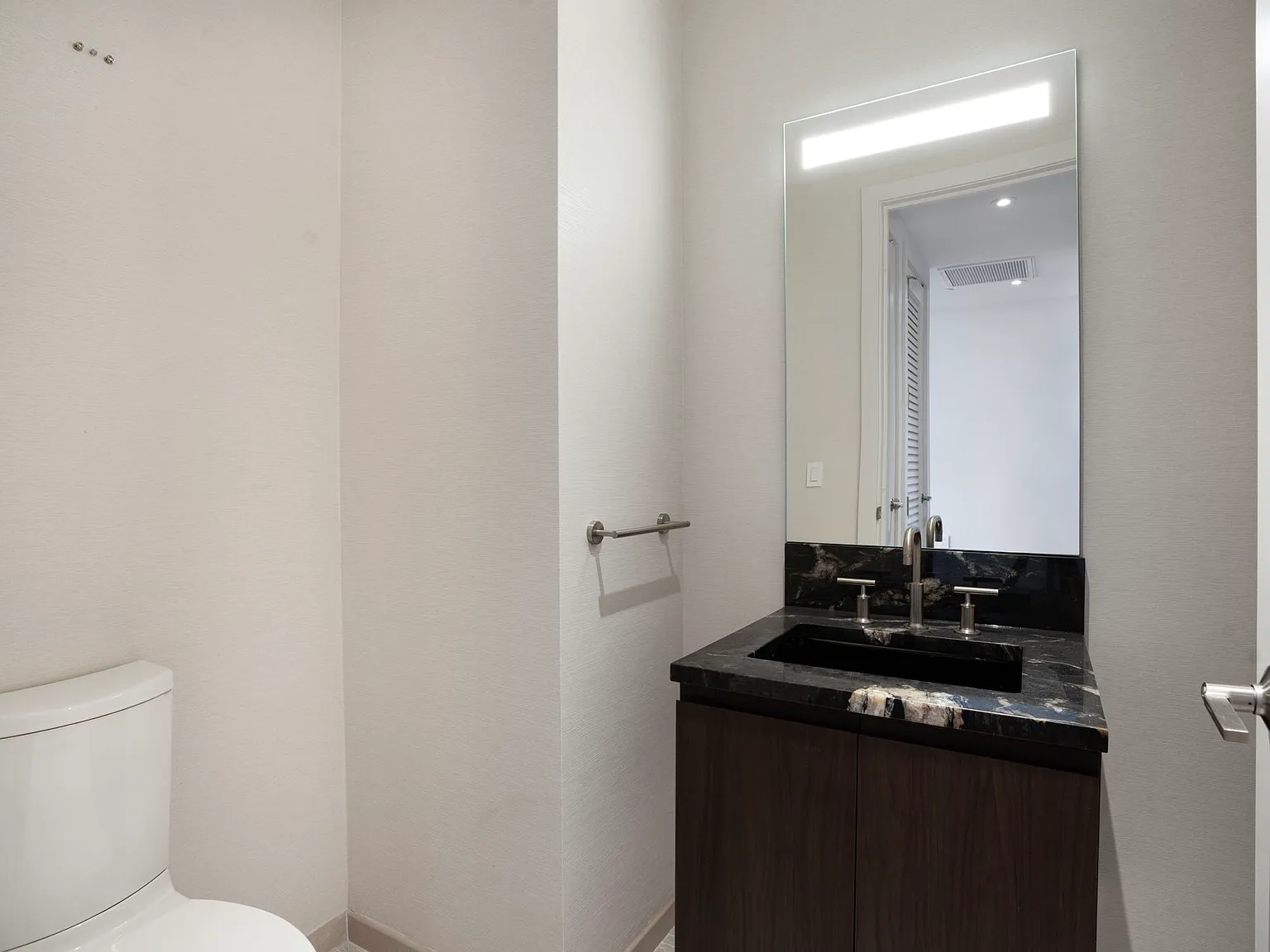 1 bed, 1.5 bath, 1009 sqft, $5,500 — Photo 3