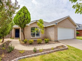 9825 Stoney Bridge Rd, Fort Worth, TX 76108