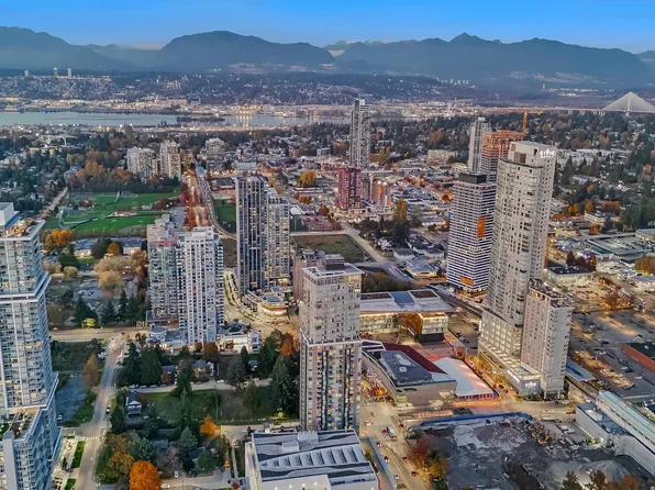 13438 Central Ave #1512, Surrey, BC V3T 0N2