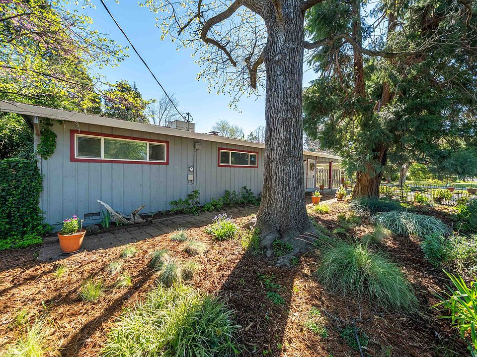 1st image of 3082 Henderson Rd