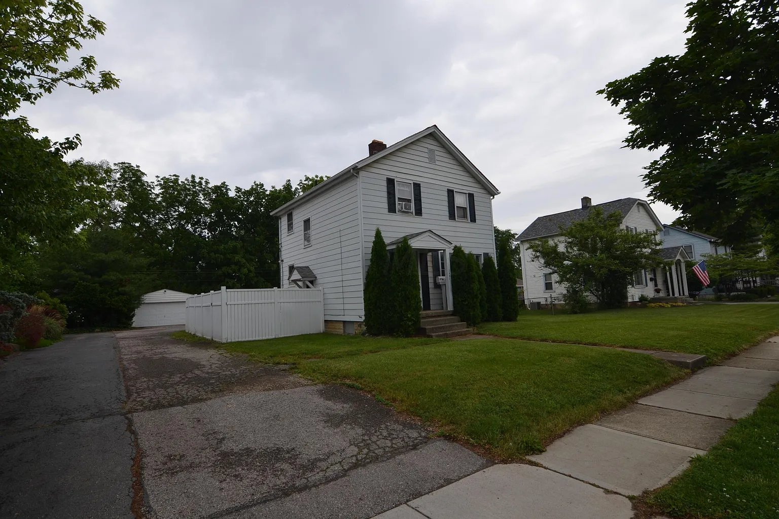 2892 Columbus St photo 1