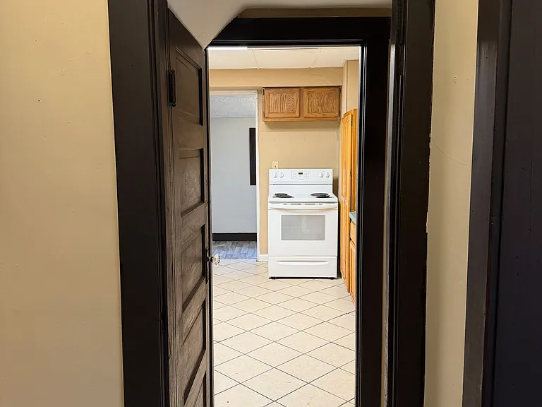 1820 Clarendon Ave — Photo 8